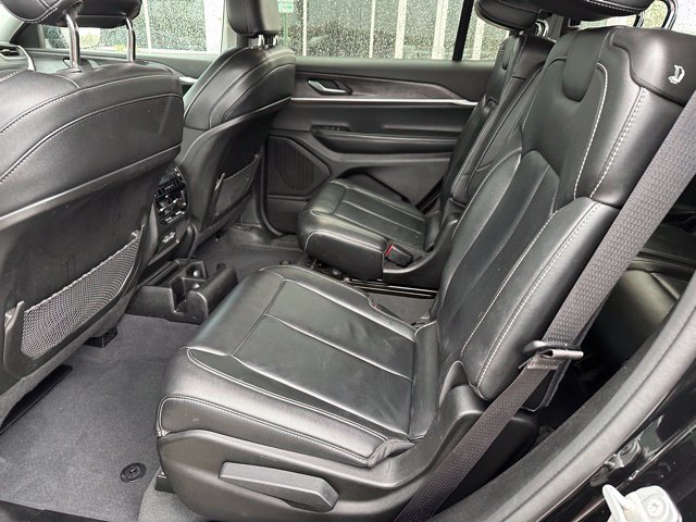 Used 2023 Jeep Grand Cherokee L Limited w/ Black Appearance Package AWD/4WD image 12