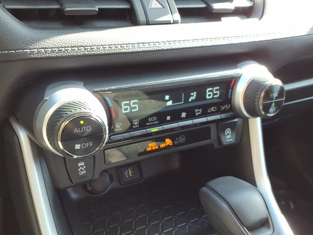 Used 2023 Toyota RAV4 XLE AWD/4WD image 21