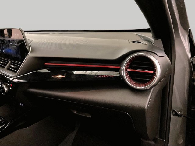 Used 2024 Chevrolet Trax RS w/ Driver Confidence Package FWD image 15