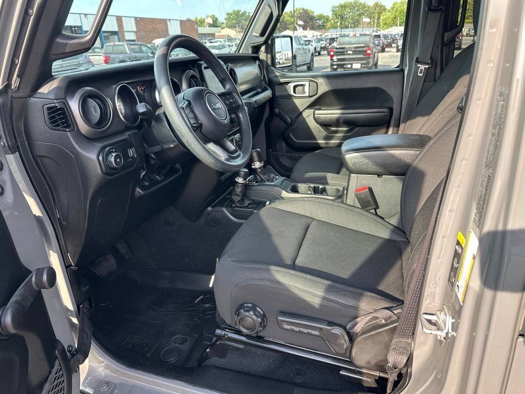 Used 2023 Jeep Wrangler Unlimited Sport AWD/4WD image 12