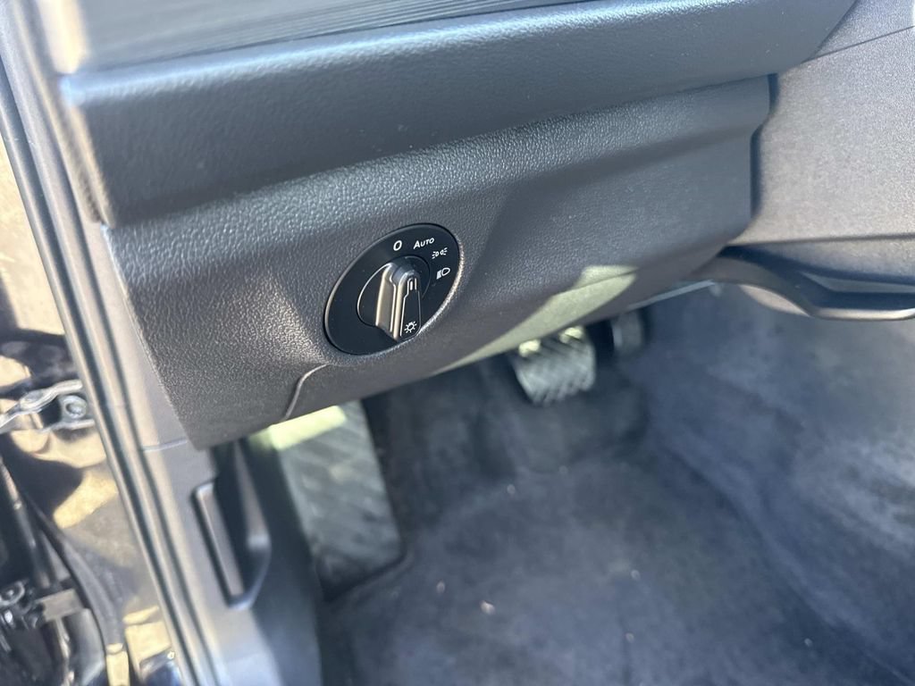 Used 2019 Volkswagen Jetta SEL FWD image 19