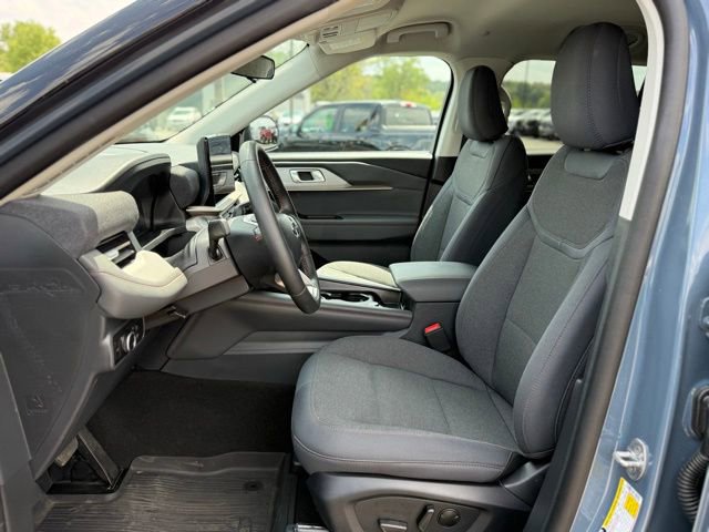 Certified 2025 Ford Explorer Active AWD/4WD image 15