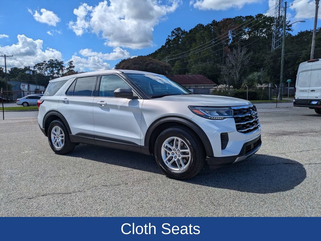 Certified 2026 Ford Explorer Active RWD image 2