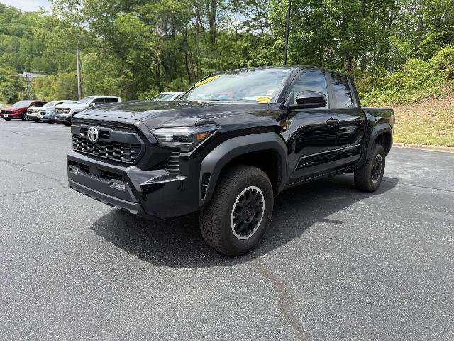 Used 2024 Toyota Tacoma TRD Off-Road AWD/4WD image 9