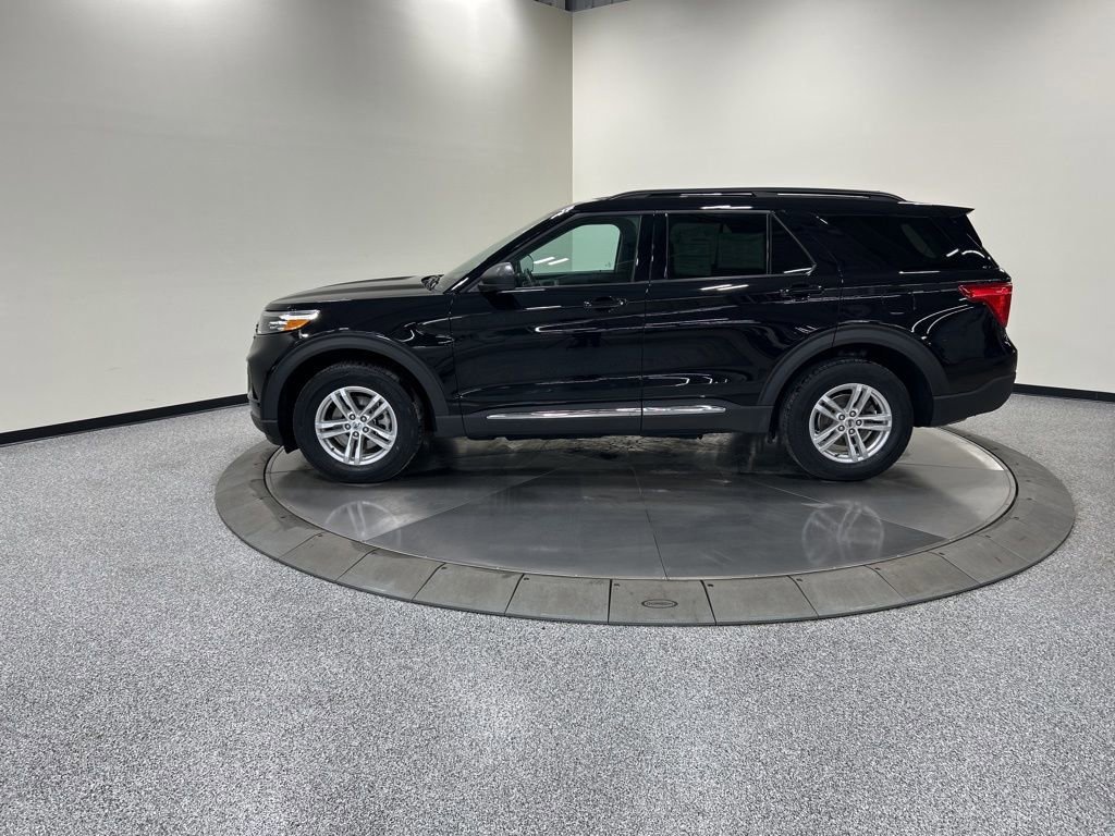 Certified 2024 Ford Explorer XLT w/ Class IV Trailer Tow Package image 2
