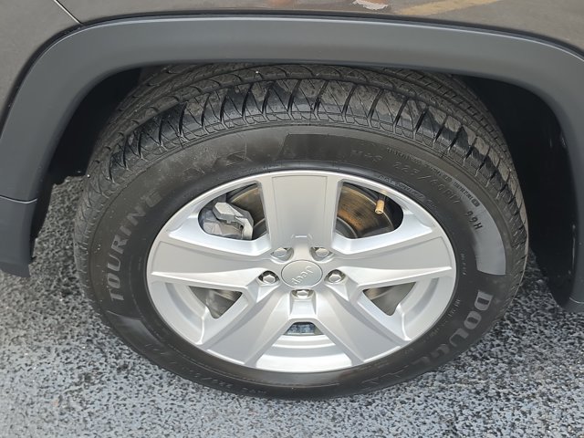 Used 2022 Jeep Compass Latitude w/ Sun and Sound Group FWD image 11