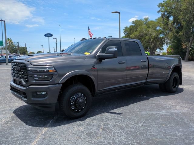 Used 2025 RAM 3500 Limited AWD/4WD image 9