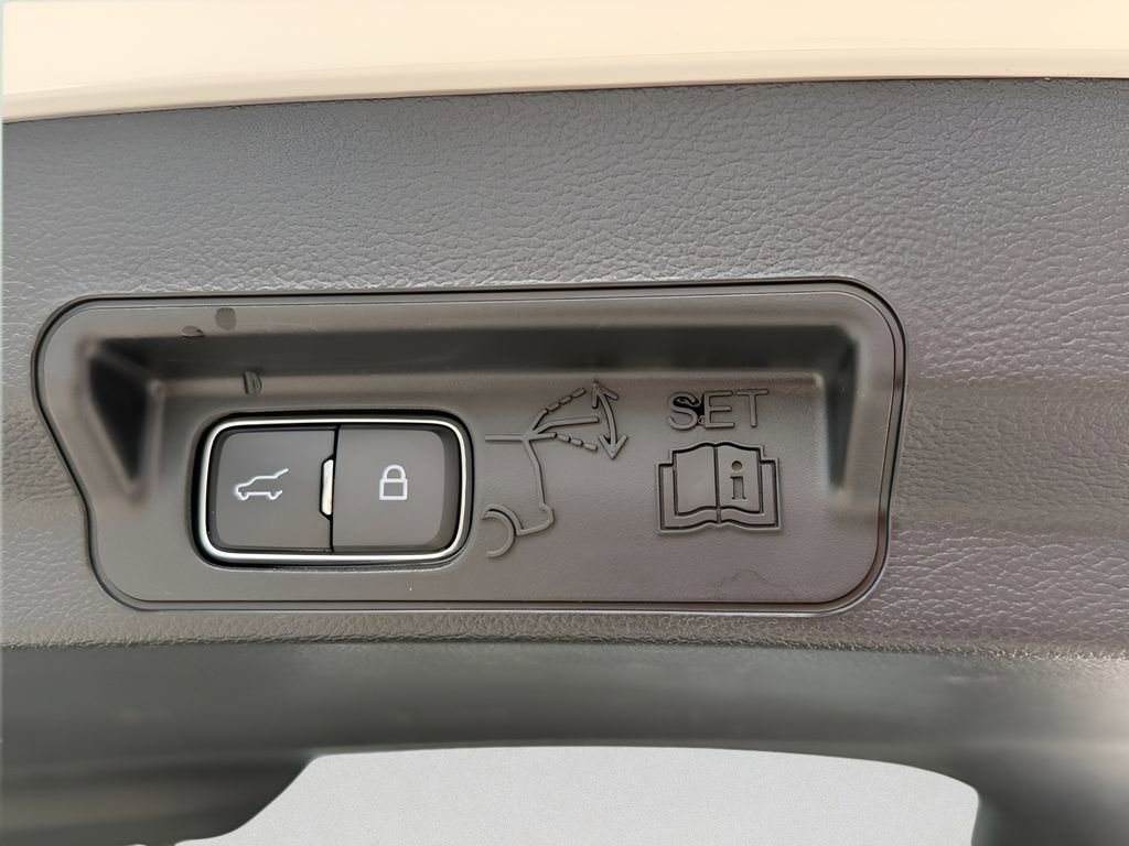 Certified 2023 Ford Explorer XLT RWD image 19