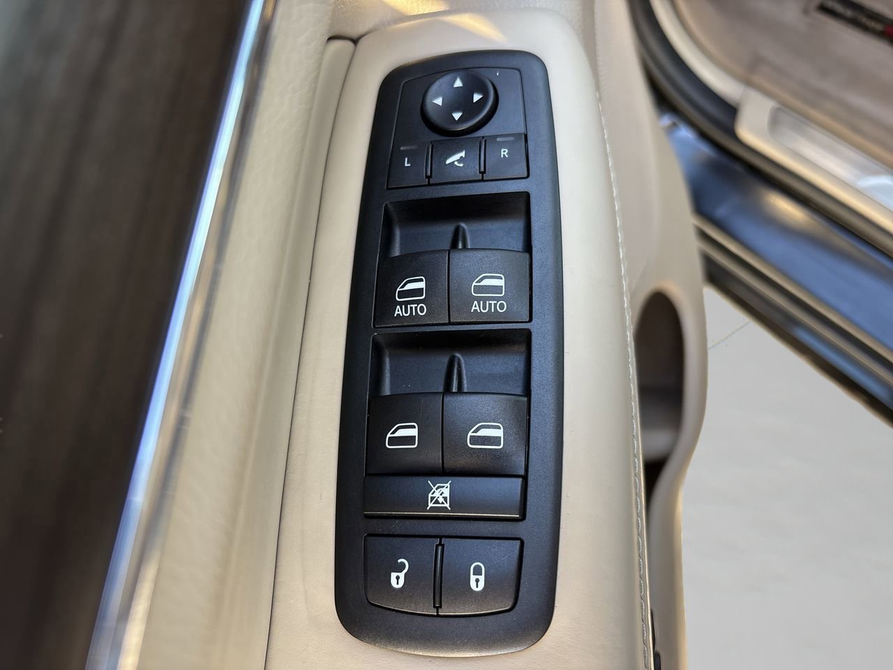 Used 2020 Jeep Grand Cherokee Overland image 24