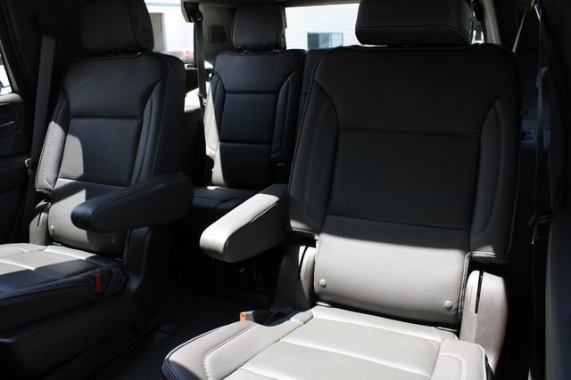 Used 2024 GMC Yukon Denali w/ Advanced Technology Package AWD/4WD image 22