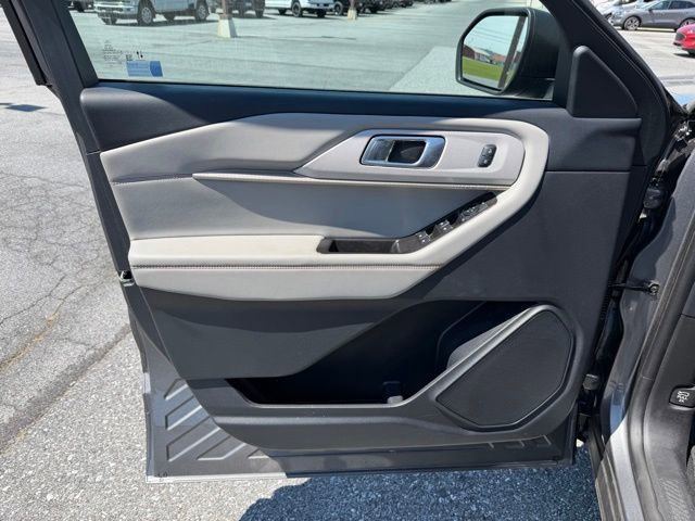 Certified 2025 Ford Explorer Active w/ Active Comfort Package AWD/4WD image 13
