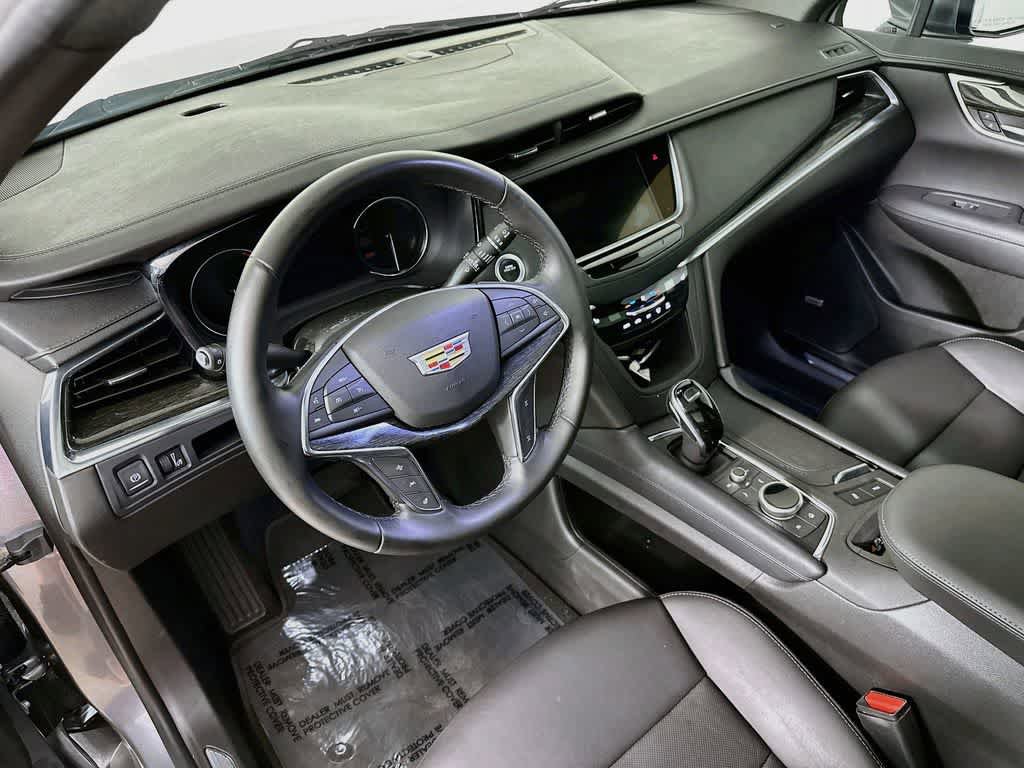 Used 2021 Cadillac XT5 Premium Luxury FWD image 2