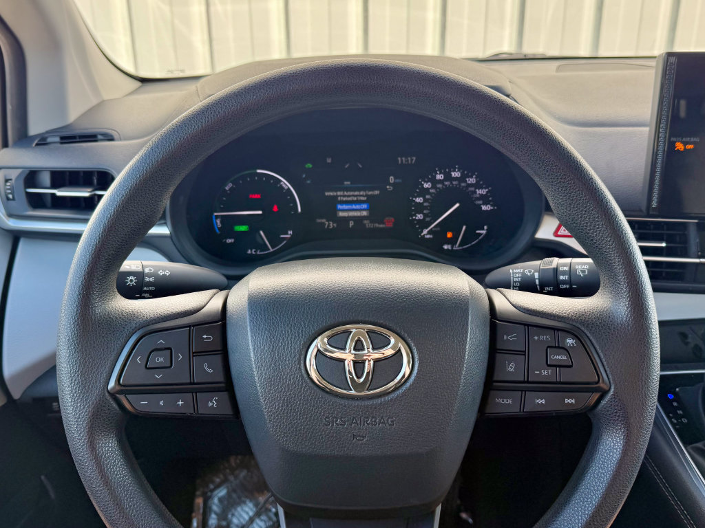 Used 2025 Toyota Sienna LE FWD image 24