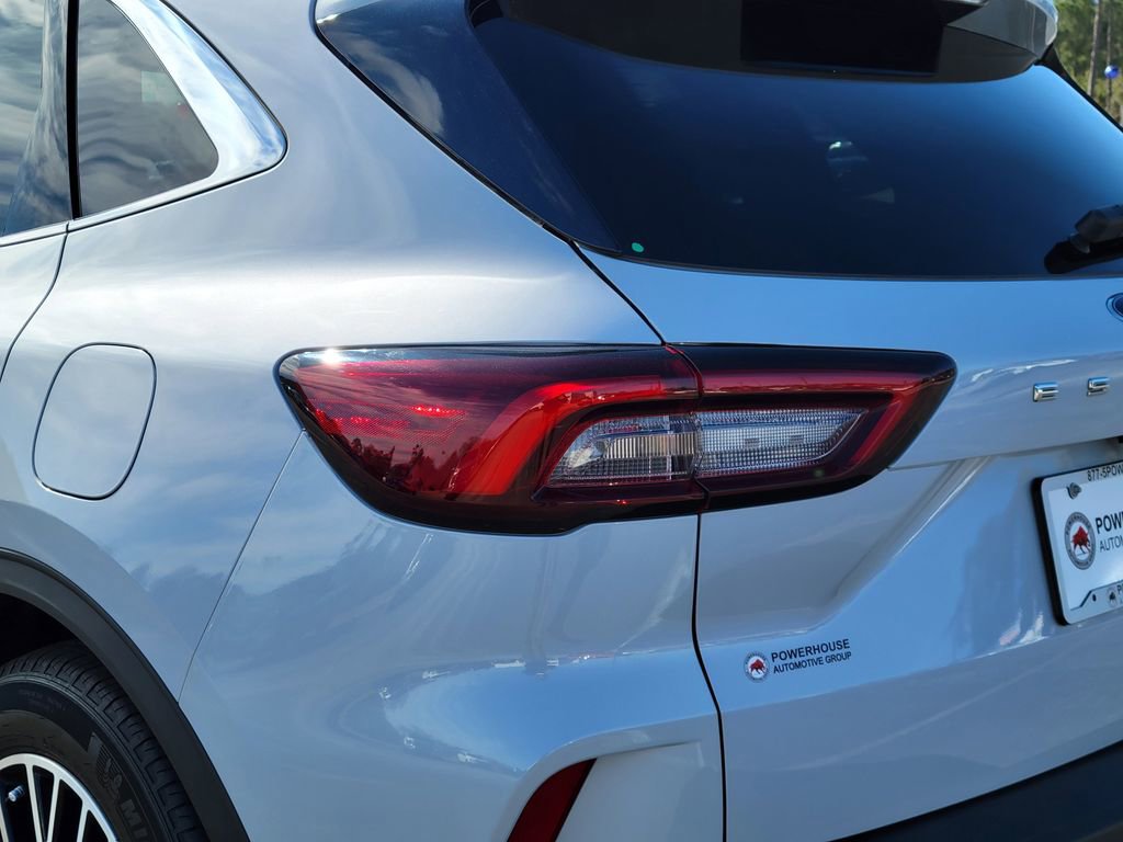 Certified 2025 Ford Escape SE w/ PHEV Premium Package image 12