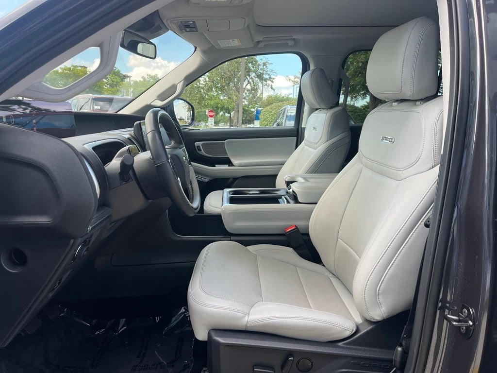 Certified 2025 Ford Expedition Platinum w/ Driver's Package AWD/4WD image 25