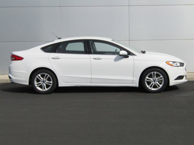 Certified 2018 Ford Fusion SE FWD image 3