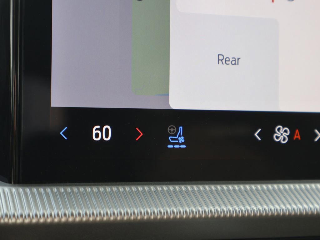 Certified 2025 Ford Explorer Platinum w/ LUX Leather Package image 39