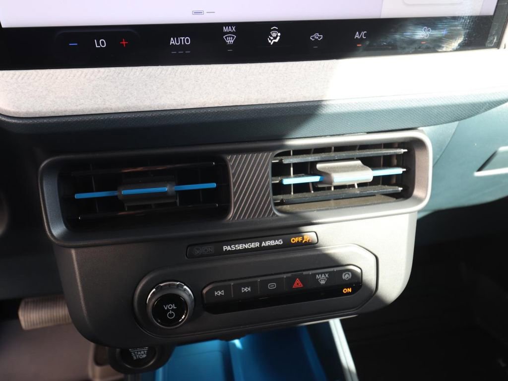 Certified 2025 Ford Maverick XLT w/ Equipment Group 302A image 22