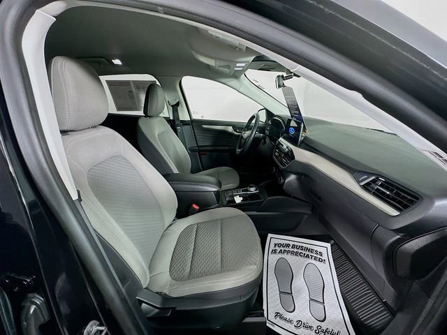 Certified 2022 Ford Escape SE w/ SE Sport Appearance Package image 33