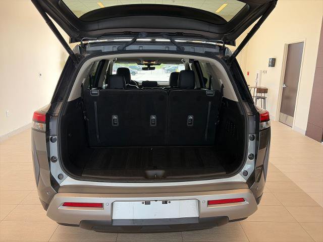 Used 2023 Nissan Pathfinder SL w/ Cargo Package FWD image 10