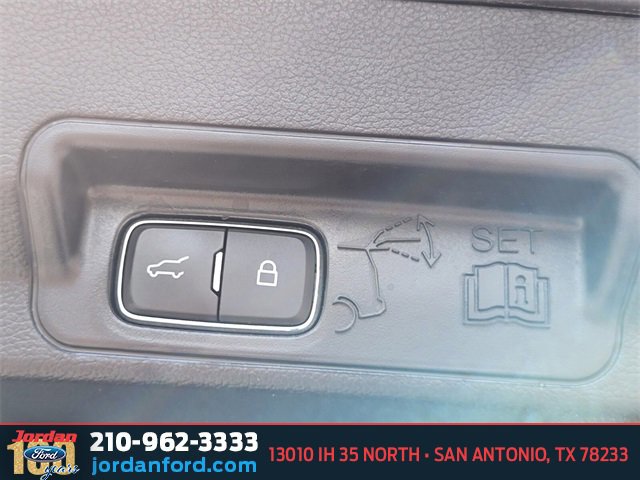 Certified 2021 Ford Explorer Platinum w/ Premium Technology Package image 31