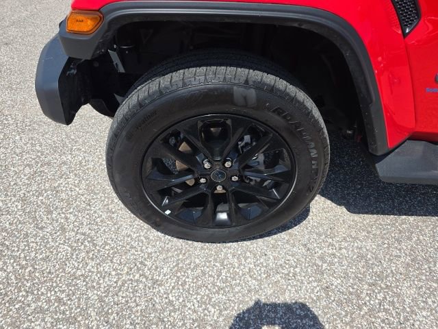 Used 2025 Jeep Wrangler Sahara AWD/4WD image 7