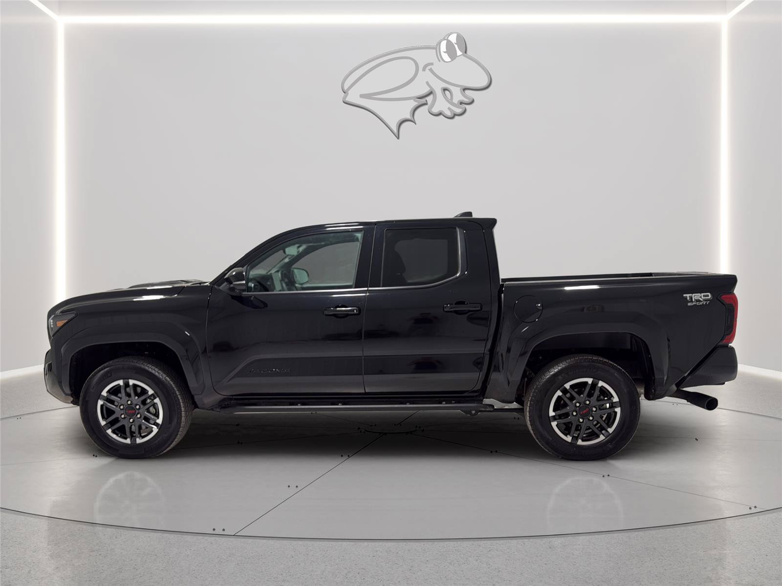 Used 2025 Toyota Tacoma TRD Sport w/ TRD Sport Premium Package AWD/4WD image 8