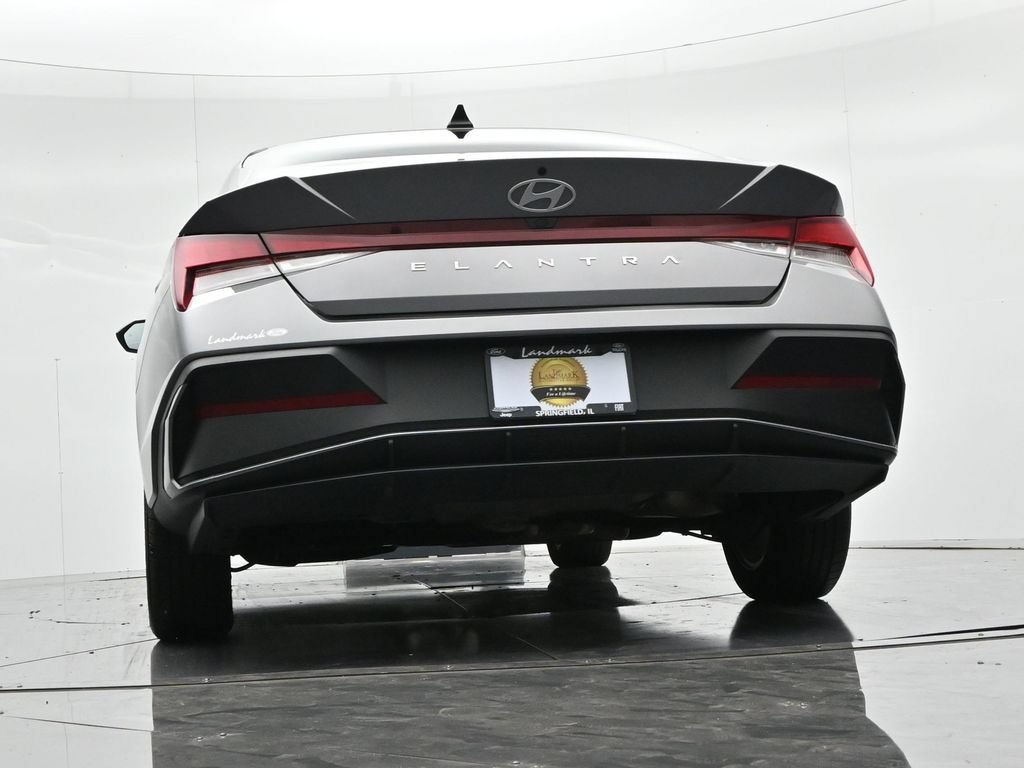 Used 2024 Hyundai Elantra SEL FWD image 21