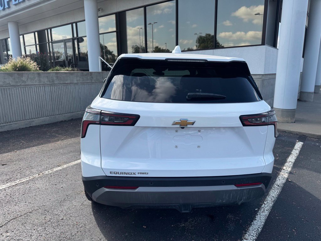 Used 2025 Chevrolet Equinox LT AWD/4WD image 6