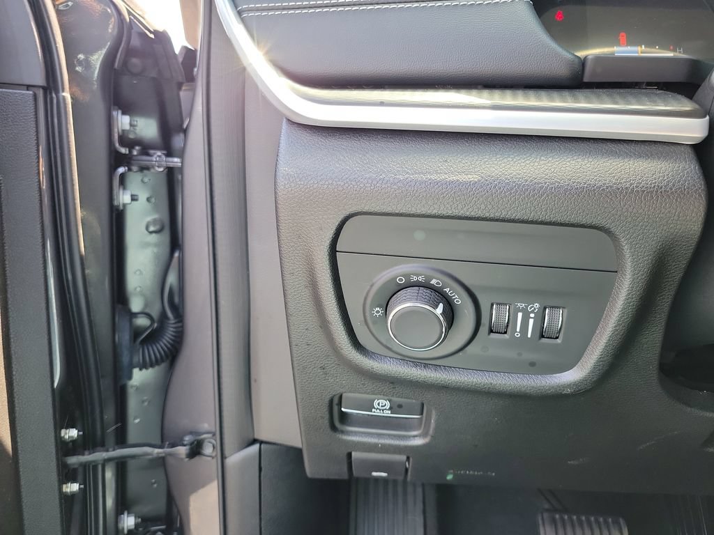 Used 2023 Jeep Grand Cherokee L Laredo AWD/4WD image 22