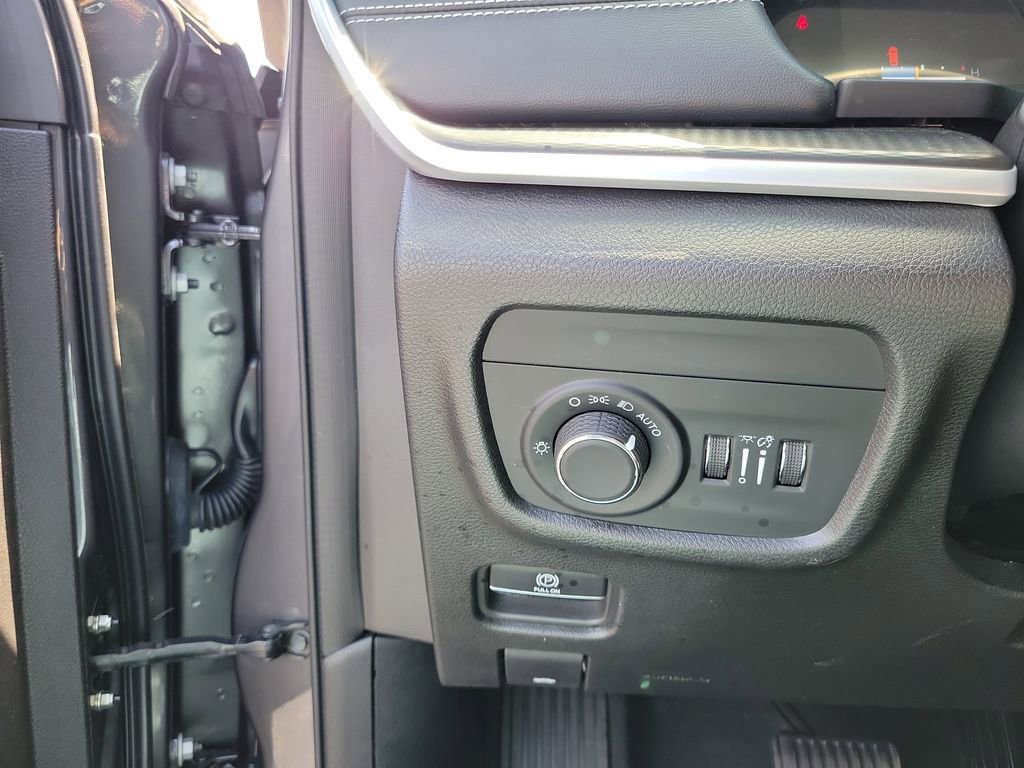 Used 2023 Jeep Grand Cherokee L Laredo AWD/4WD image 22