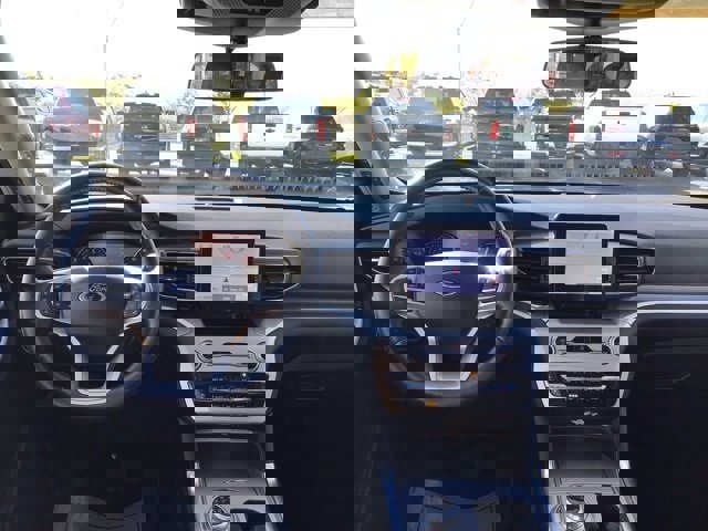 Certified 2022 Ford Explorer XLT w/ Equipment Group 202A image 10