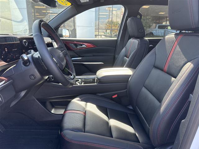 Used 2026 Chevrolet Traverse RS w/ LPO, Floor Liner Package FWD image 4