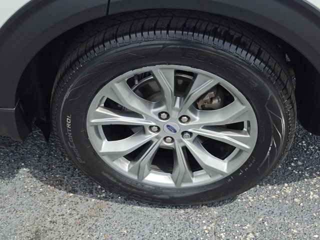 Certified 2023 Ford Explorer XLT w/ Equipment Group 202A RWD image 9