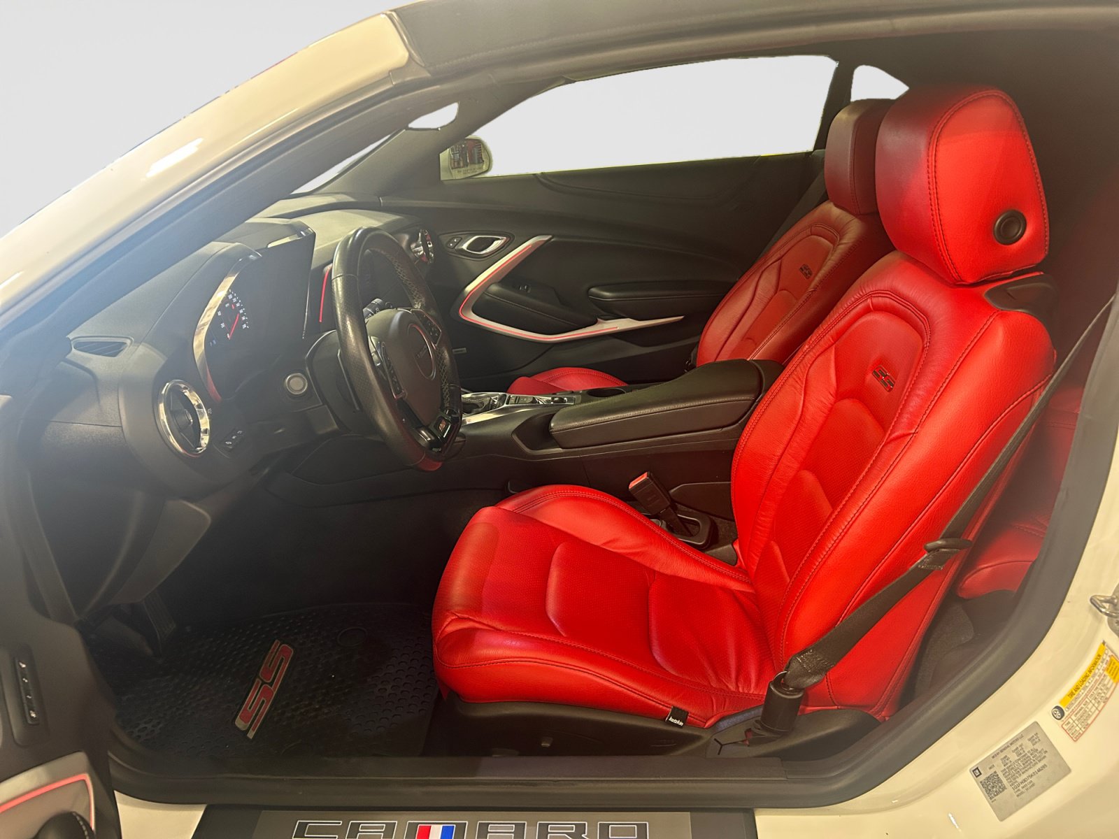 Used 2019 Chevrolet Camaro SS RWD image 11