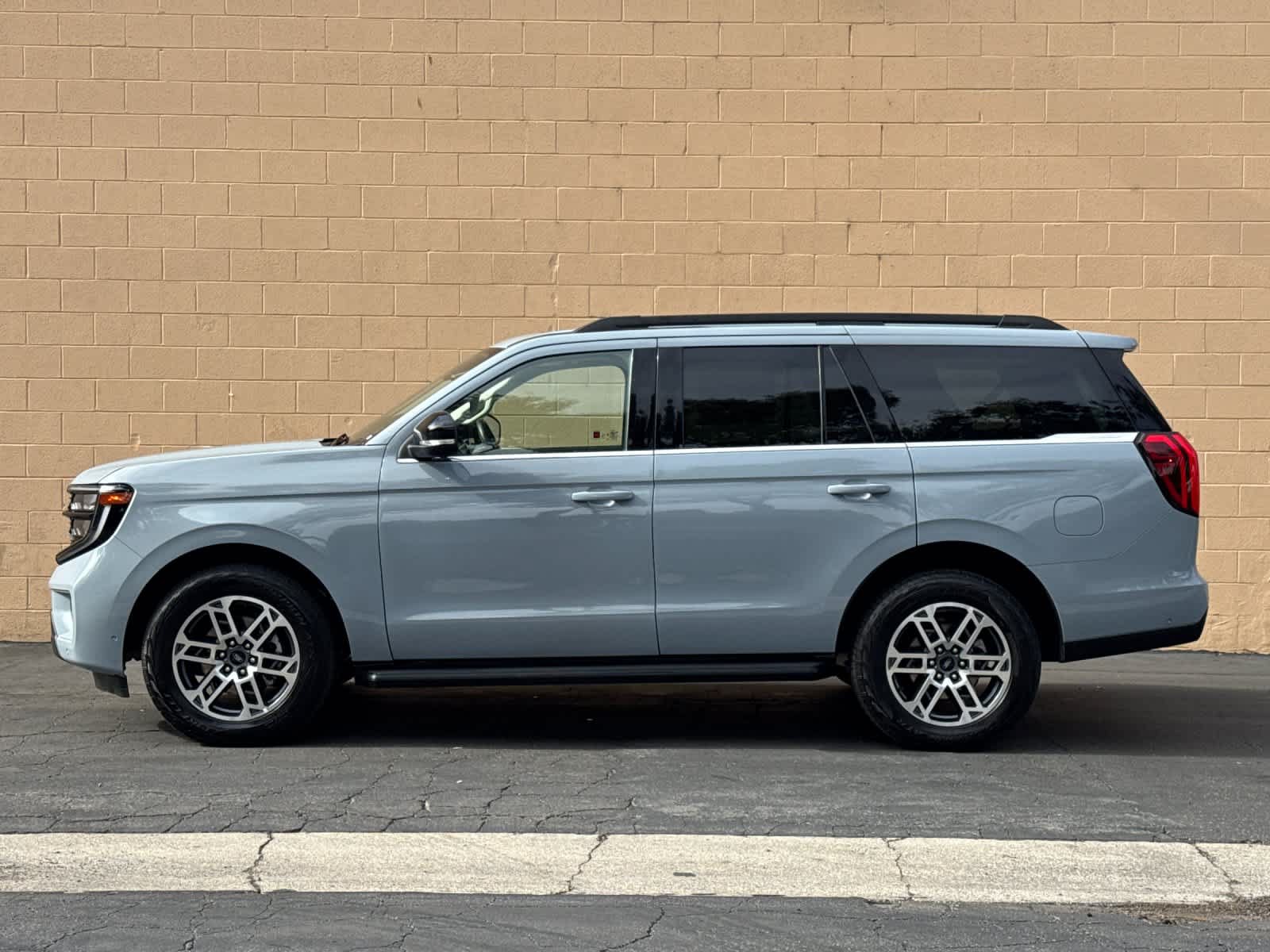 Certified 2025 Ford Expedition Active AWD/4WD image 5