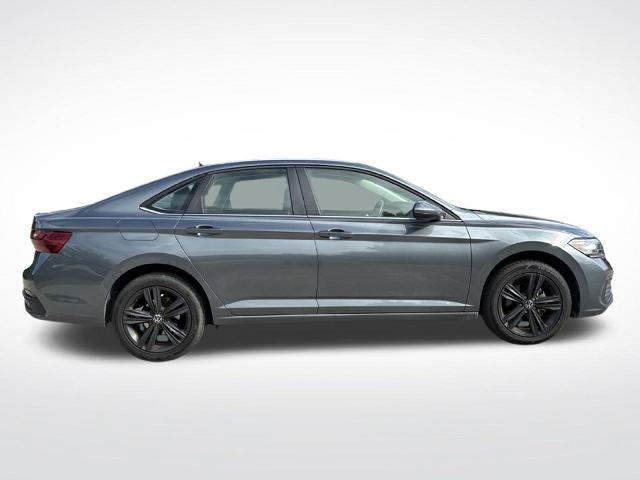 Used 2024 Volkswagen Jetta SE FWD image 4