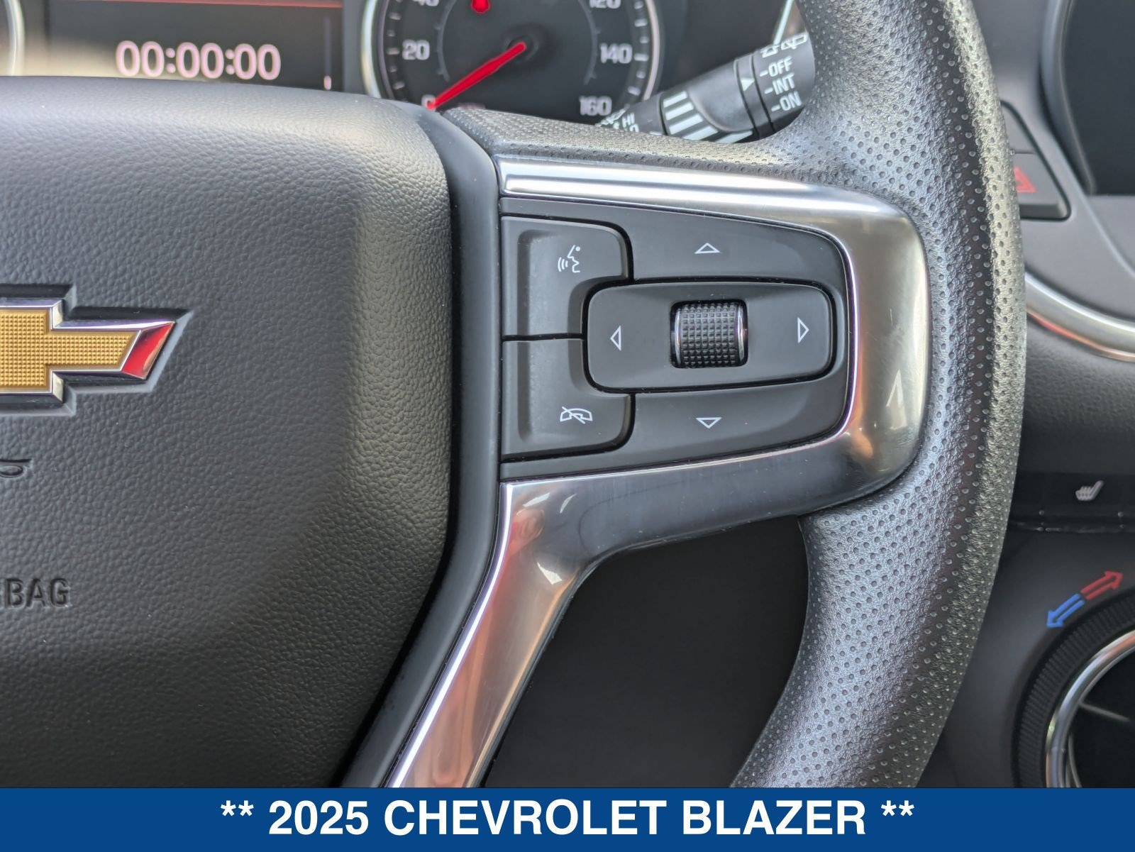 Used 2025 Chevrolet Blazer LT FWD image 26
