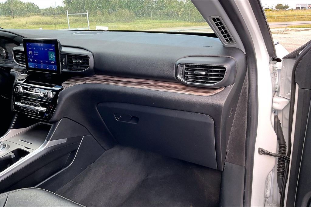 Certified 2022 Ford Explorer Limited RWD image 23