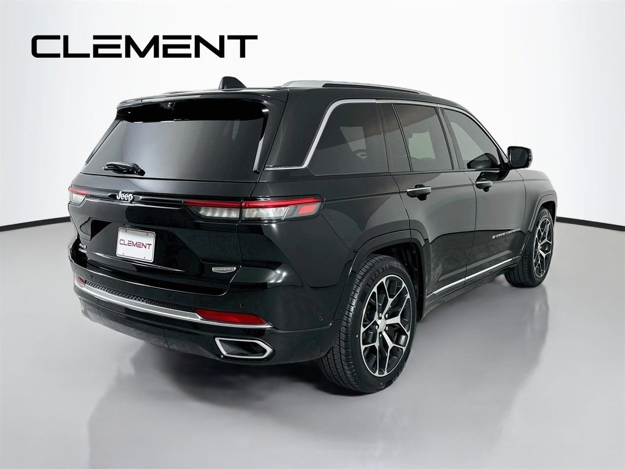 Used 2023 Jeep Grand Cherokee Summit AWD/4WD image 7