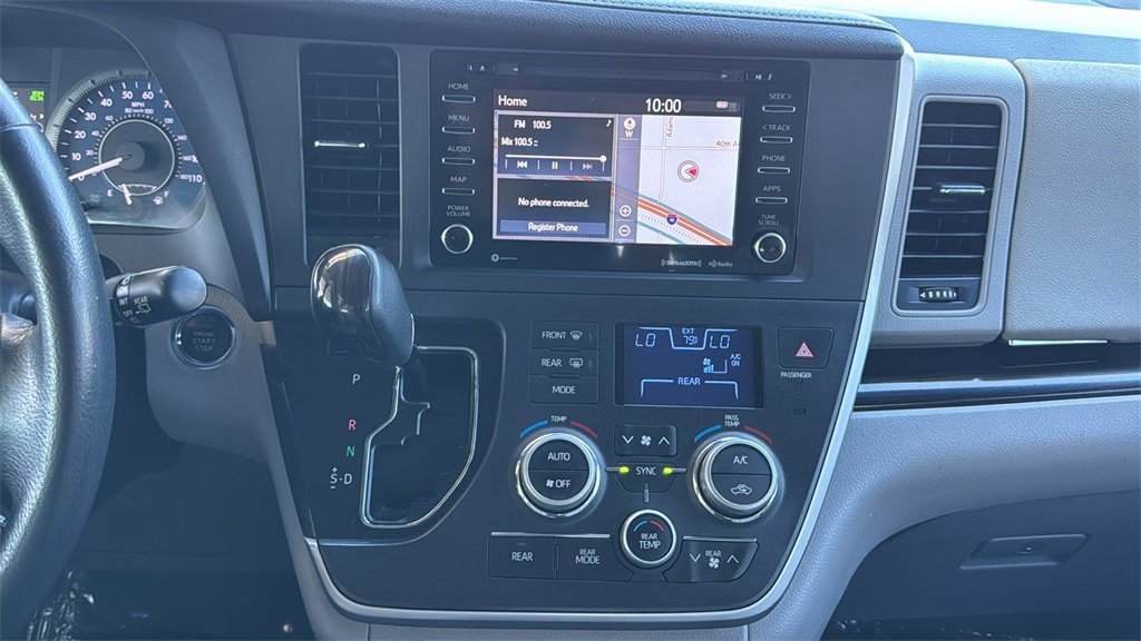 Used 2020 Toyota Sienna XLE w/ XLE Navigation Package image 11