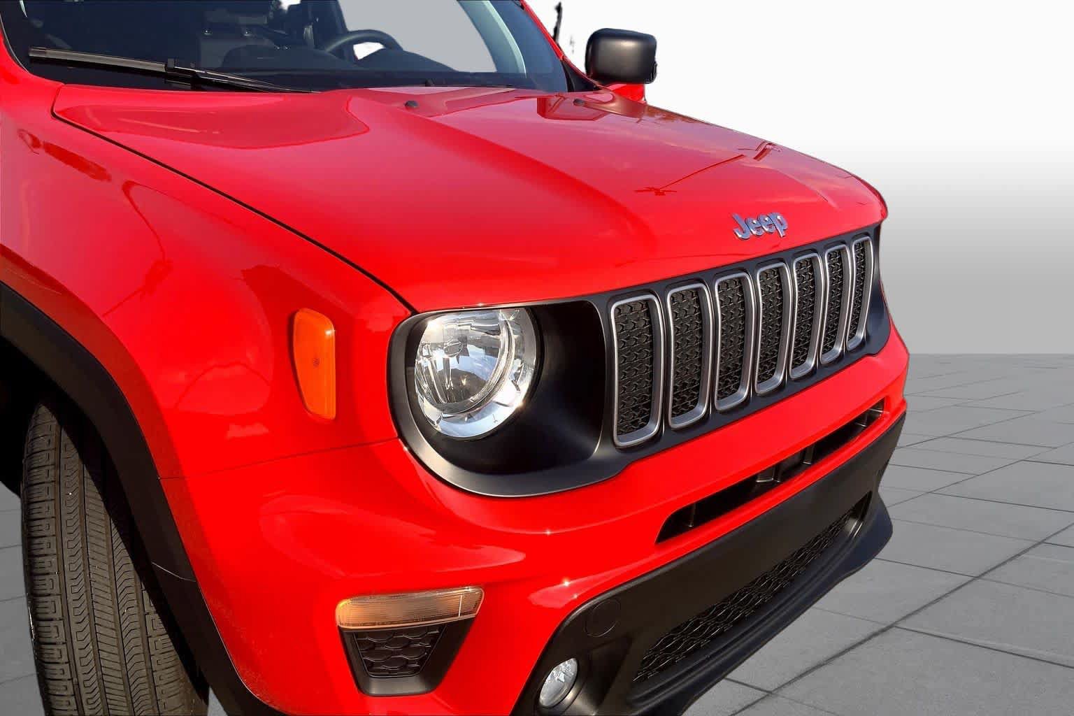 Used 2023 Jeep Renegade Latitude w/ Sun/Sound Group AWD/4WD image 29