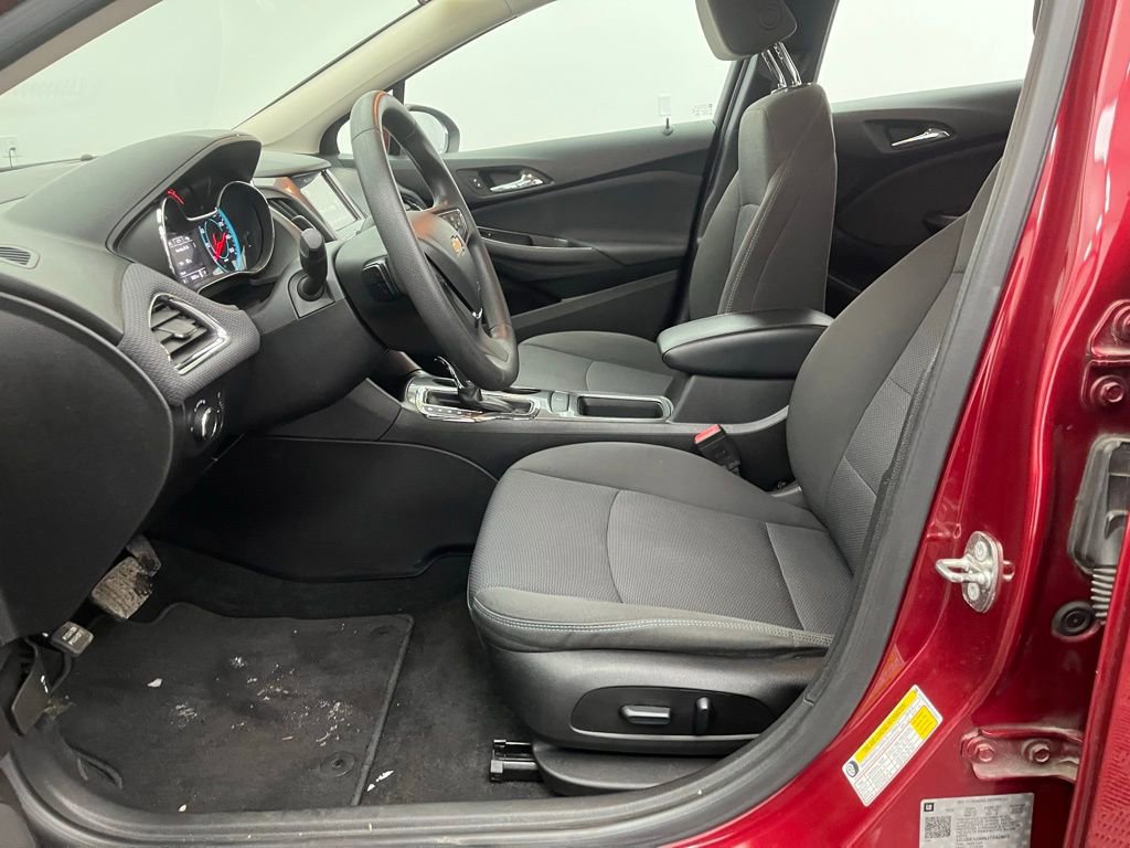 Used 2018 Chevrolet Cruze LT w/ Convenience Package image 17
