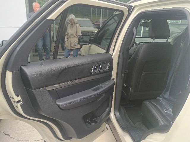 Certified 2018 Ford Explorer XLT w/ Equipment Group 202A FWD image 17