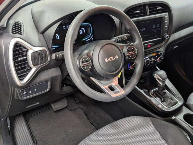 Used 2024 Kia Soul LX w/ Option Group 015 FWD image 7