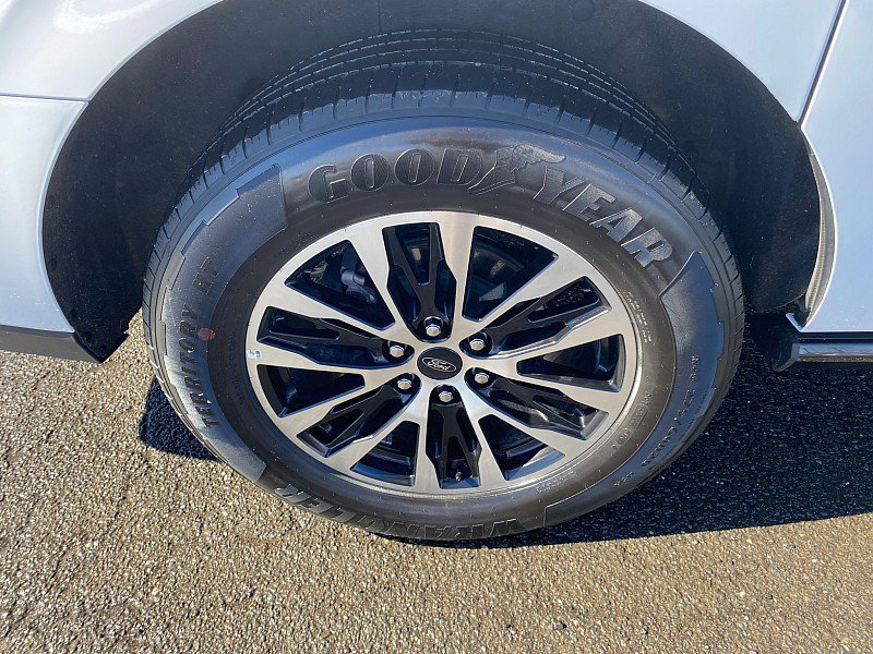 Certified 2025 Ford Expedition Max Platinum image 17