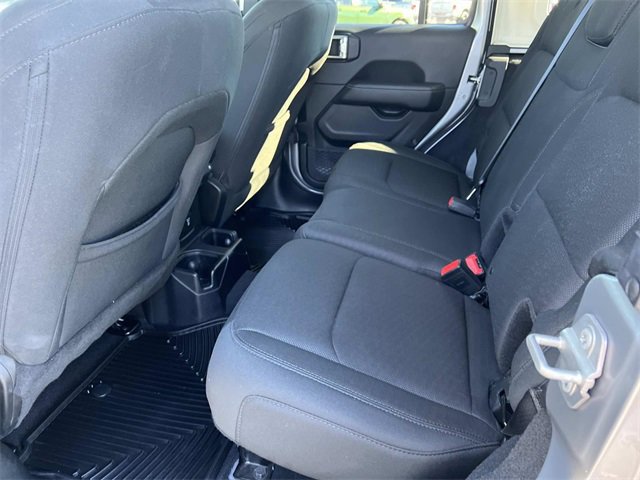 Used 2018 Jeep Wrangler Unlimited Sahara image 14