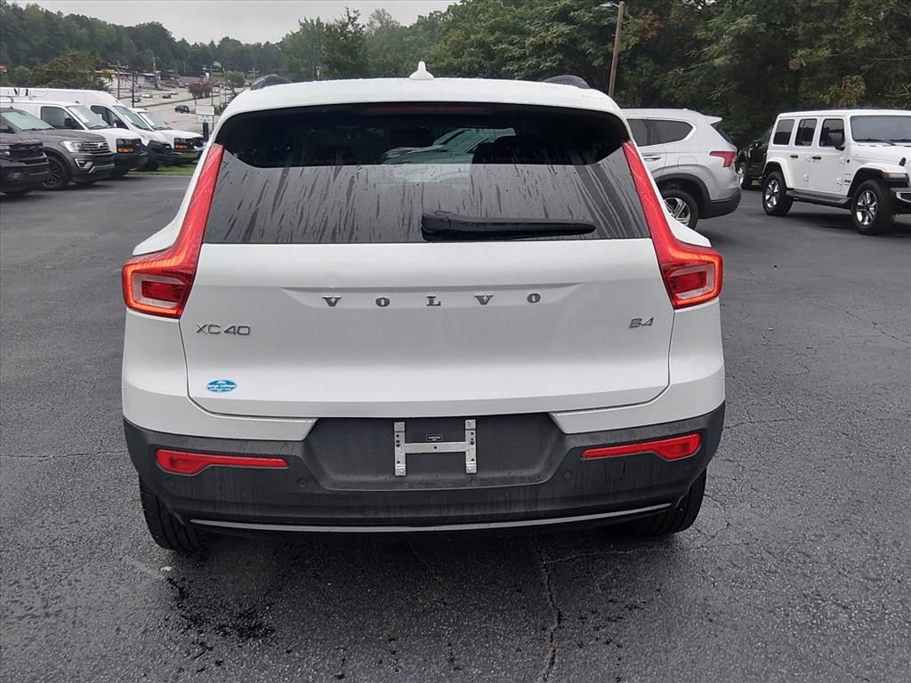 Used 2023 Volvo XC40 B4 Ultimate FWD image 5