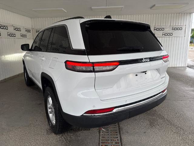 Used 2023 Jeep Grand Cherokee Laredo RWD image 2
