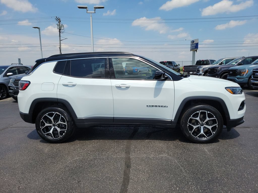 Used 2025 Jeep Compass Limited AWD/4WD image 3